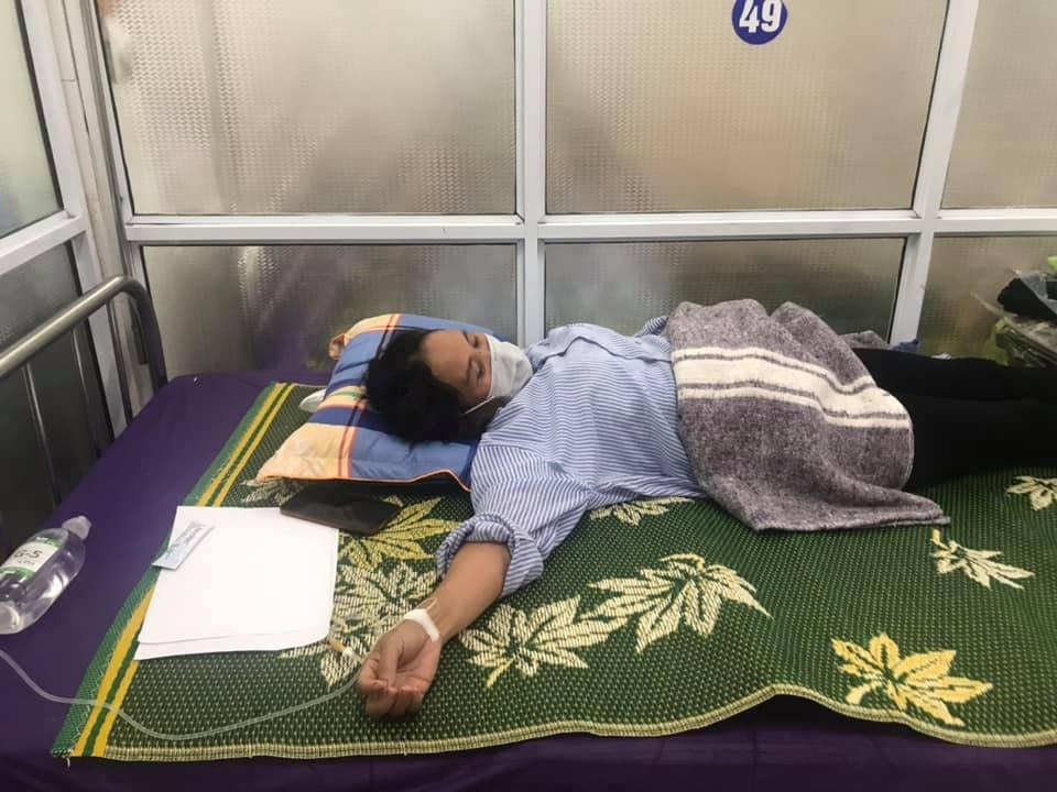 Bệnh nhân Nguyễn Thị Diêu cho hay, con trai vào rừng hái nấm, nghĩ là nấm mối nên đem nấu canh. 
