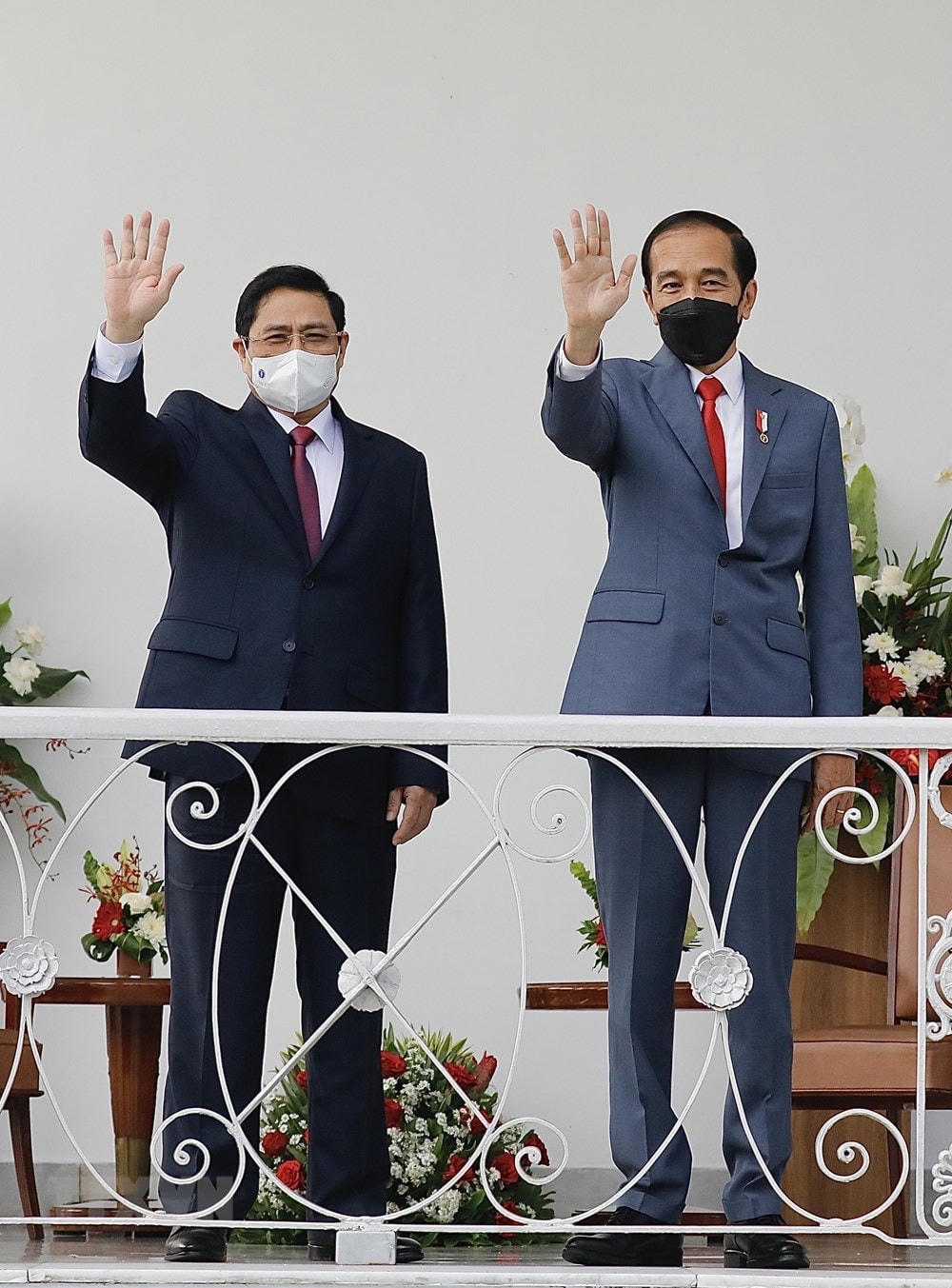 Thủ tướng Phạm Minh Chính và Tổng thống Indonesia Joko Widodo. (Ảnh: Dương Giang/TTXVN).