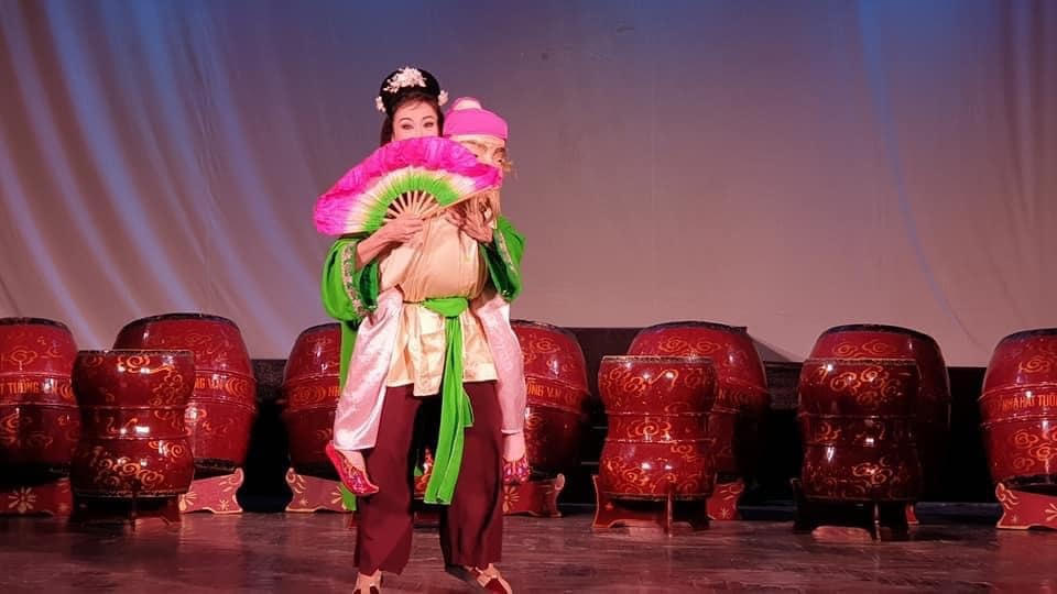 Trích đoạn Tuồng “Ông già cõng vợ trẻ đi xem hội” Nhà hát Tuồng Việt Nam