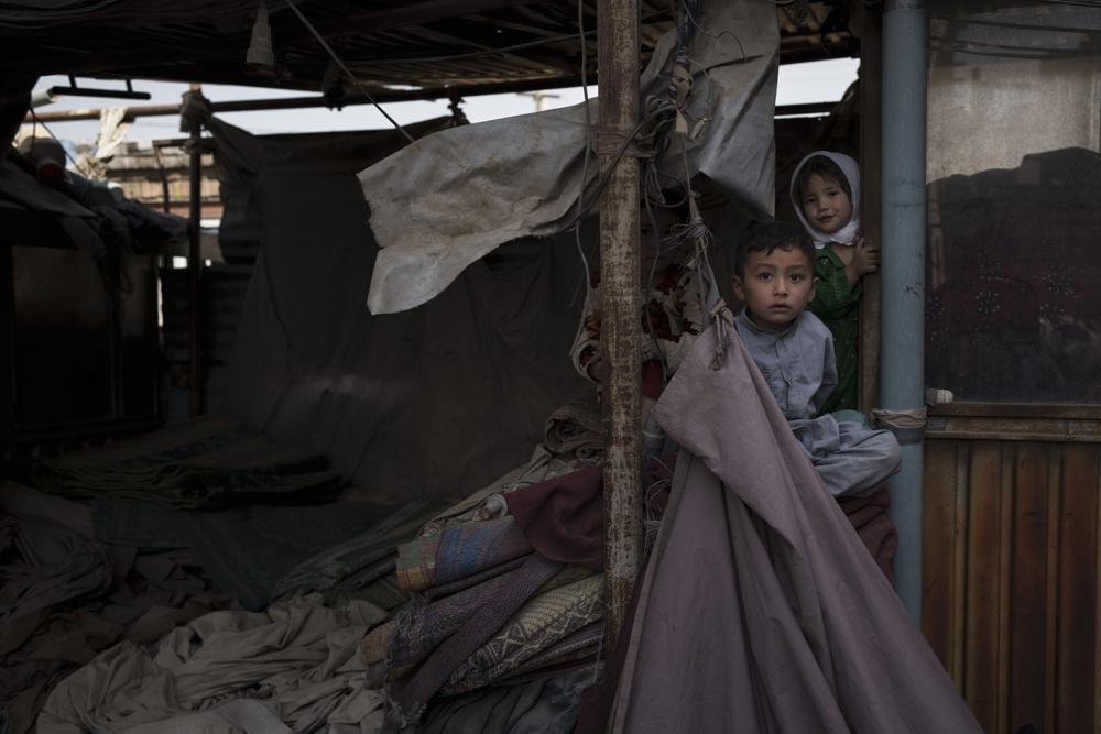 Người dân Afghanistan xứng đáng có một tương lai không còn khủng bố. Ảnh: AP.