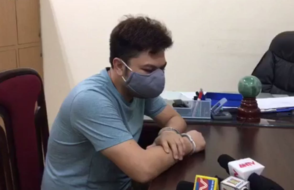 Đối tượng Hoàng Phi Long tại cơ quan Công an.