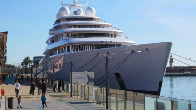 Với chiều dài 180 m, Azzam hiện là siêu du thuyền lớn nhất thế giới.  