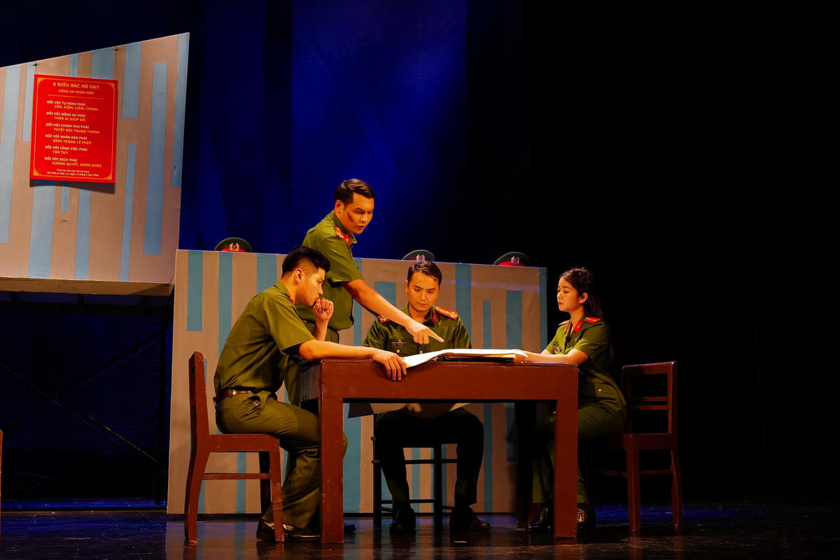 Một cảnh trong “Bộ Cảnh phục”.