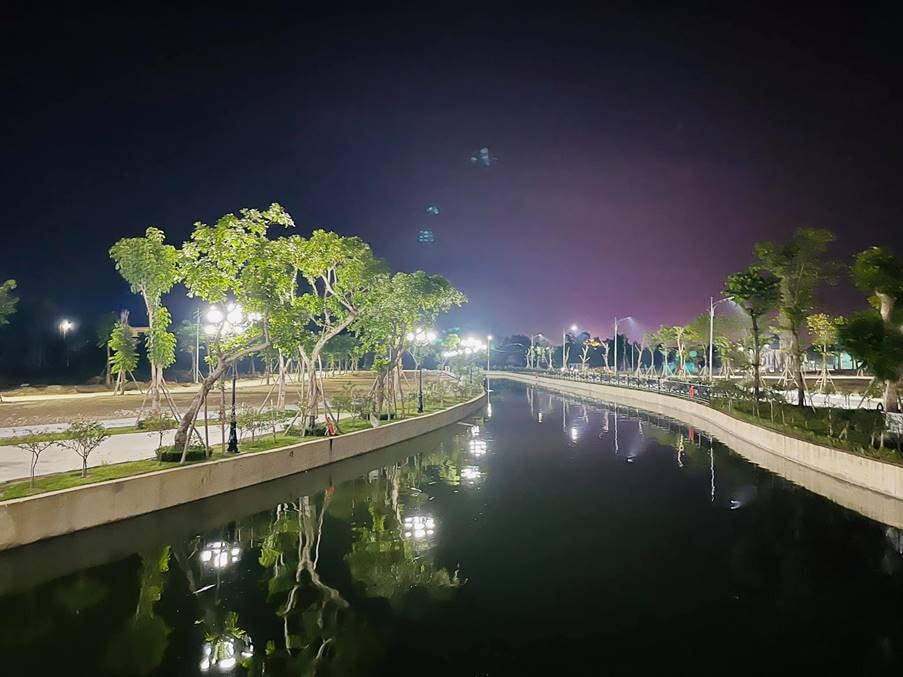 Danko City lung linh trong ánh đèn.