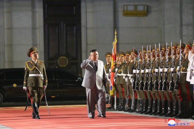 Lễ duyệt binh quy mô lớn đã diễn ra rạng sáng 10/10 tại quảng trường Kim Nhật Thành ở thủ đô Bình Nhưỡng. Đây là một trong những hoạt động kỷ niệm 75 năm thành lập đảng Lao động Triều Tiên.