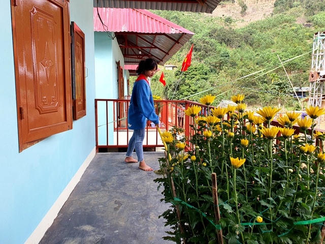 Cuộc sống mới ở làng tái định cư Trà Leng.  