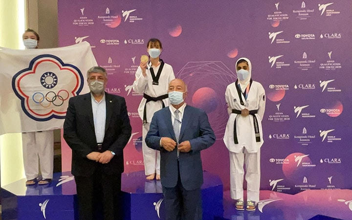 Kim Tuyền nhận huy chương taekwondo (Ảnh: Đội tuyển Việt Nam cung cấp).