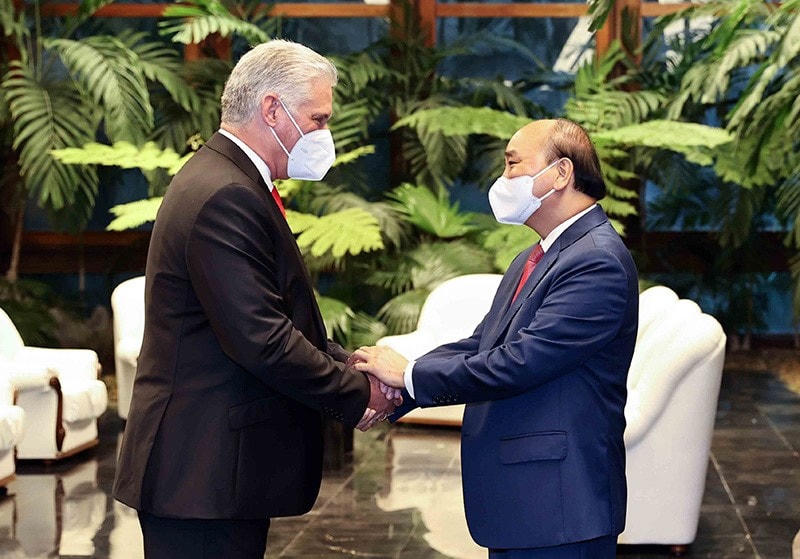 Bí thư thứ nhất Ban Chấp hành Trung ương Đảng Cộng sản Cuba, Chủ tịch nước Cộng hòa Cuba Miguel Díaz-Canel đón Chủ tịch nước Nguyễn Xuân Phúc.