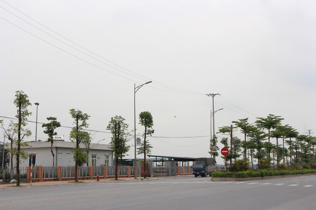 Theo tìm hiểu, Công trình quảng trường, công viên cây xanh huyện Thanh Oai (TP Hà Nội) nằm trong dự án cải tạo, nâng cấp QL21B đoạn qua thị trấn Kim Bài (từ Km 10+350 đến Km 13+200).Dự án cải tạo, nâng cấp đường QL 21B đoạn qua thị trấn Kim Bài và Công trình quảng trường, công viên cây xanh Thanh Oai có tổng mức đầu tư hơn 265,8 tỷ đồng. Chủ đầu tư là UBND huyện Thanh Oai, Ban Quản lý dự án đầu tư xây dựng huyện Thanh Oai làm đơn vị đại diện chủ đầu tư. Đây được coi là một phần rất quan trọng trong việc tạo bộ mặt đô thị khang trang, khu sinh hoạt cộng đồng tại trung tâm huyện Thanh Oai.