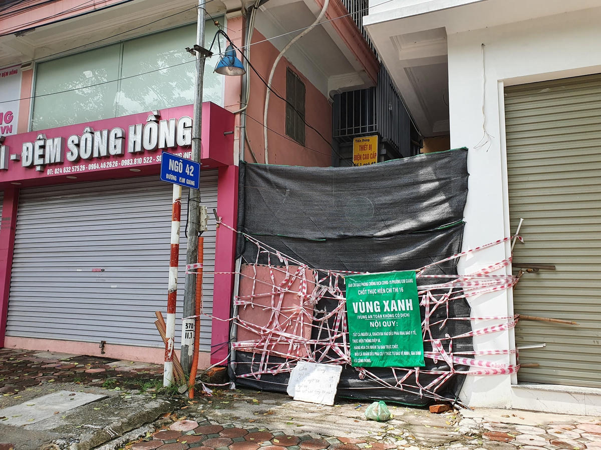 Hà Nội: Nhiều tuyến phố thành ngõ cụt, siết chặt việc đi đường của người dân