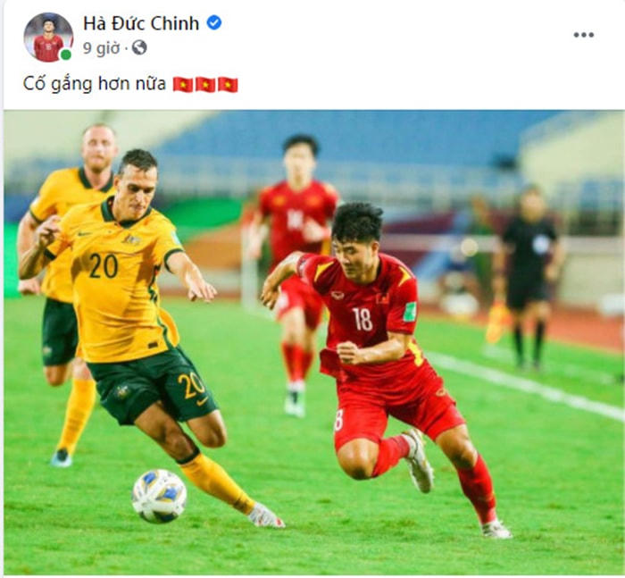 Tiền đạo Hà Đức Chinh động viên mọi người cố gắng hơn nữa. Đức Chinh có 2 tình huống dứt điểm nguy hiểm trong hiệp 2 sau khi được tung vào sân từ băng ghế dự bị.