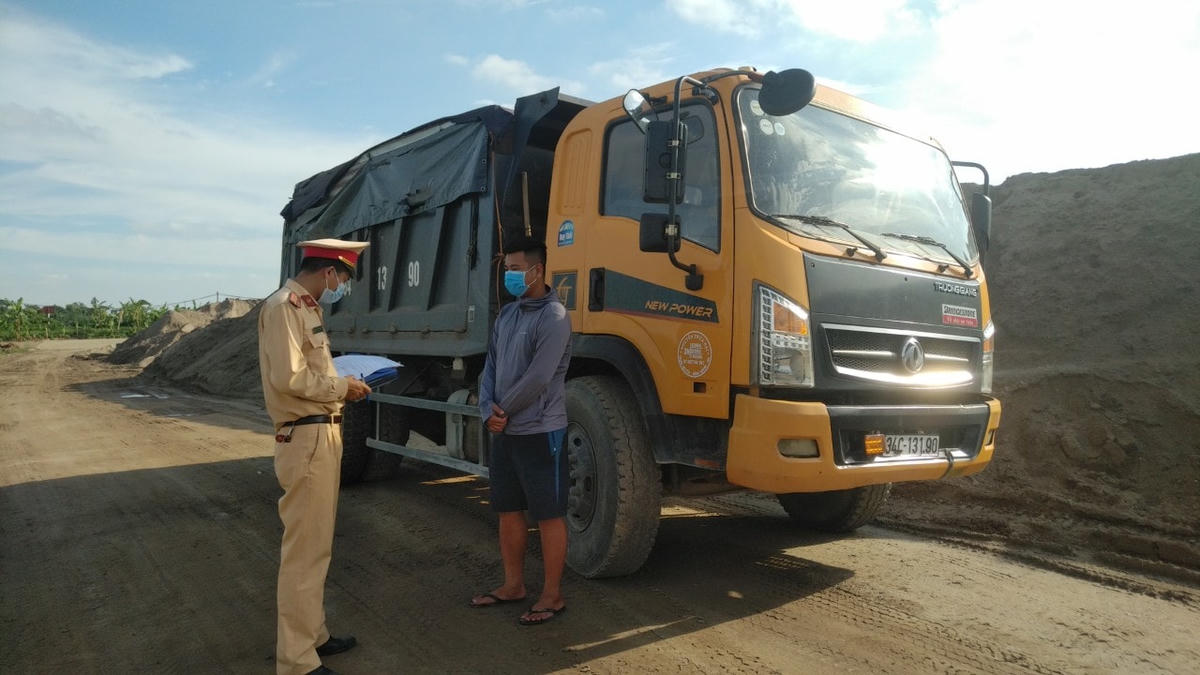 Nhờ kiểm soát tốt, trong 9 tháng đầu năm 2021, tình hình tai nạn giao thông trên địa bàn tỉnh Hải Dương giảm cả 3 tiêu chí.