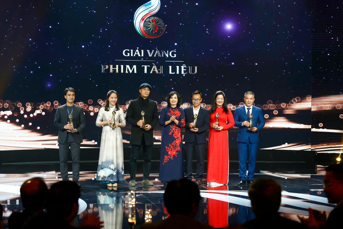 Trao giải Vàng thể loại phim Tài liệu.