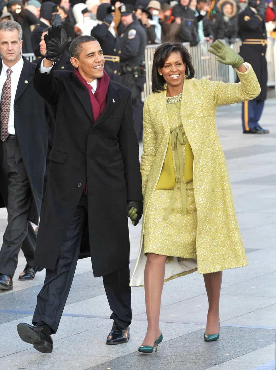 Trong lễ nhậm chức đầu tiên của Tổng thống Barack Obama vào năm 2009, Đệ nhất phu nhân Michelle Obama mặc một chiếc váy Isabel Toledo và áo khoác cùng với một đôi găng tay J. Crew.  