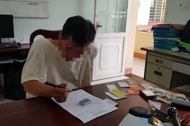 Bắt quả tang sinh viên trộm đồng hồ 138 triệu đồng. (Nguồn: laodong.vn).