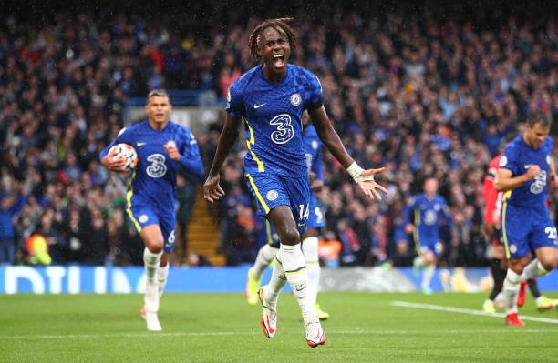 Hậu vệ Chalobah mở tỉ số cho Chelsea.