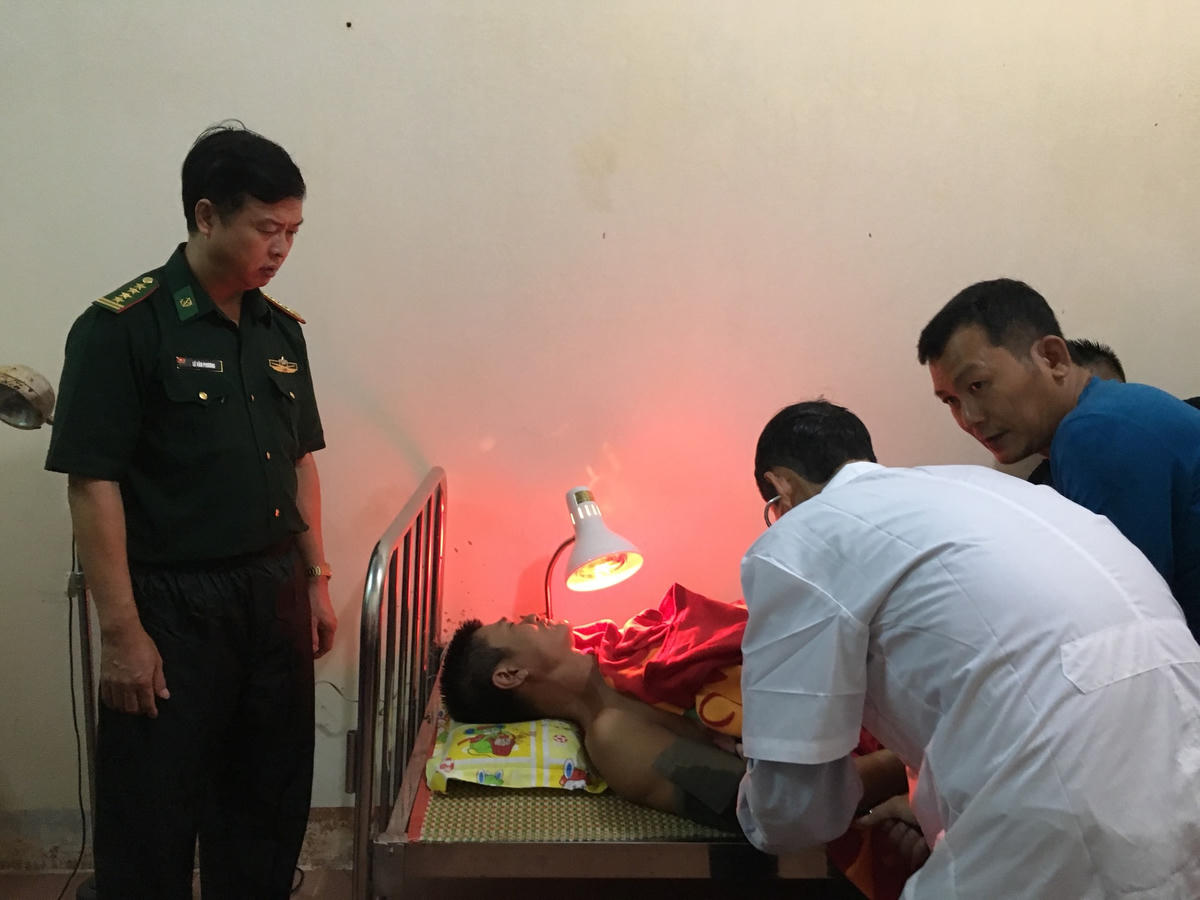 Lực lượng chức năng tỉnh Quảng Trị đã cứu hộ thành công các thuyền viên trên tàu Thanh Thành Đạt 55.