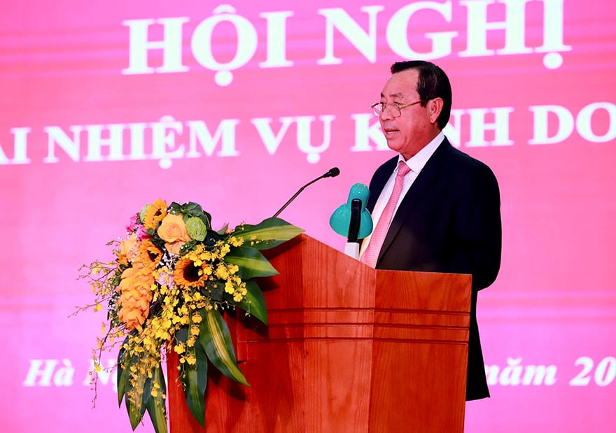 Ông Tiết Văn Thàn, Thành viên HĐTV, Tổng Giám đốc Agribank báo cáo kết quả tại hội nghị.