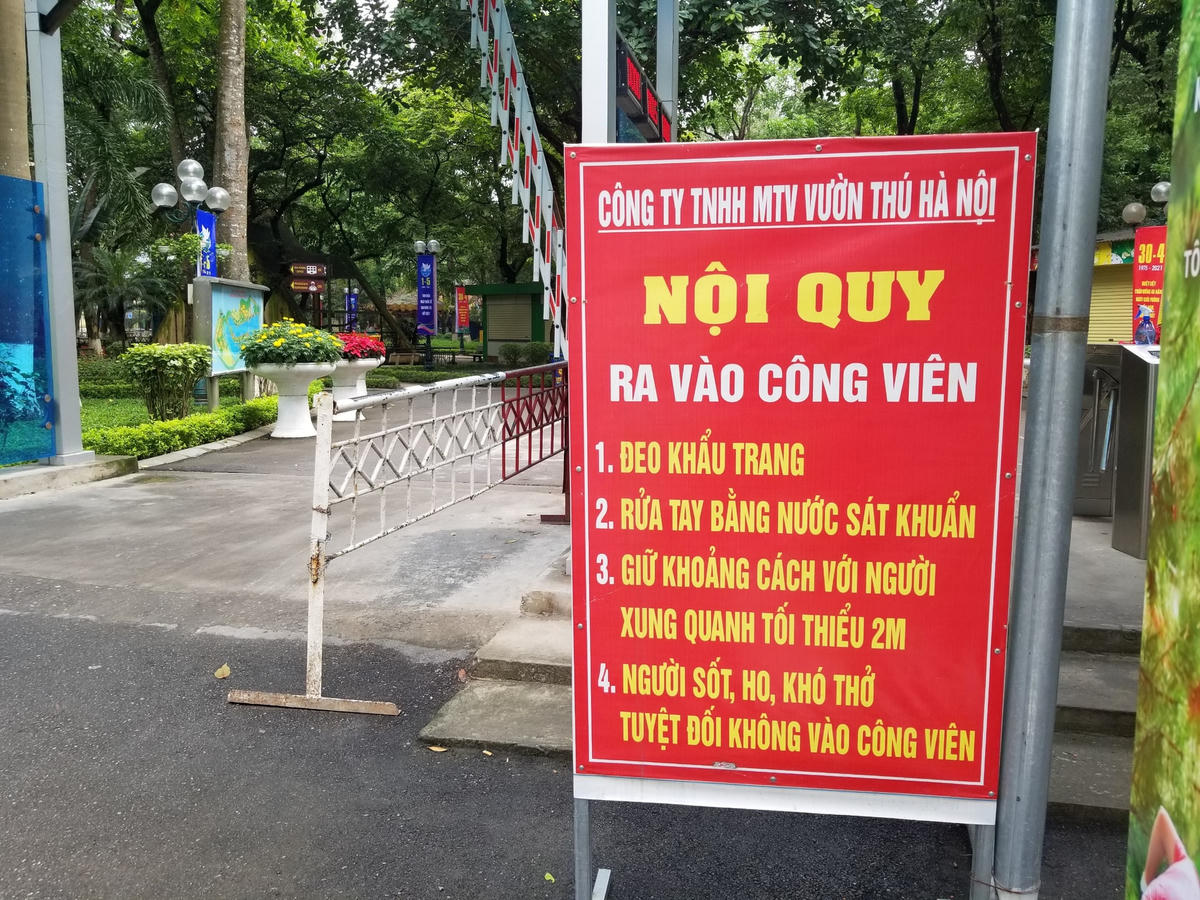 Nội quy cho khách tham quan tại công viên Thủ Lệ. 