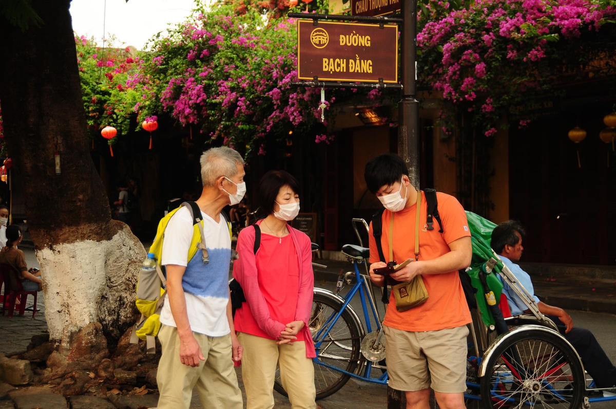 Du khách quốc tế đến Hội An (Quảng Nam). Ảnh: Trần Thường