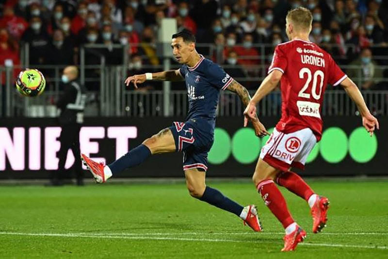 Di Maria ấn định chiến thắng bằng cú lốp bóng tinh tế qua đầu thủ môn.