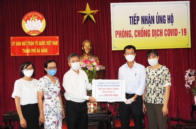 BẢN TIN MẶT TRẬN: Sở TT&TT Đà Nẵng trao 500 triệu đồng ủng hộ phòng, chống dịch