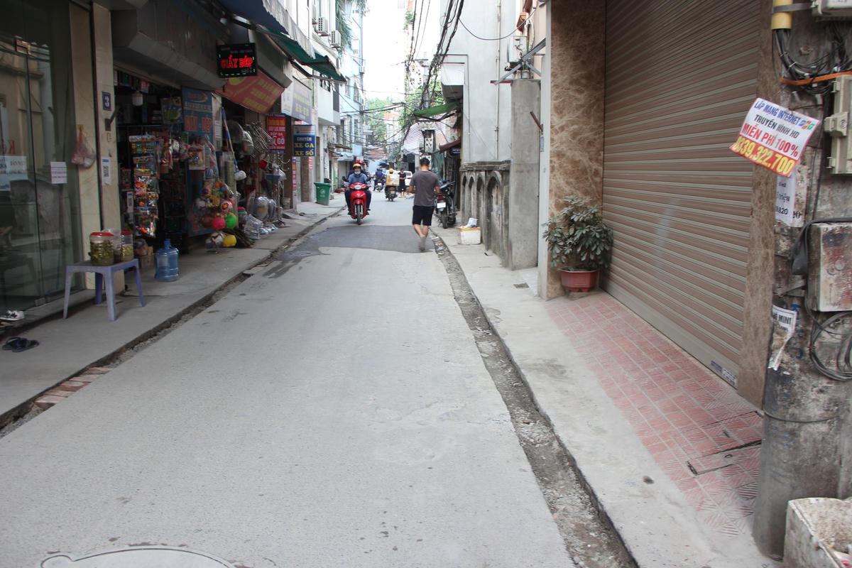 Đường phố Mễ Trì bị ‘cày nát’ vì dự án cải tạo đường ống nước sạch