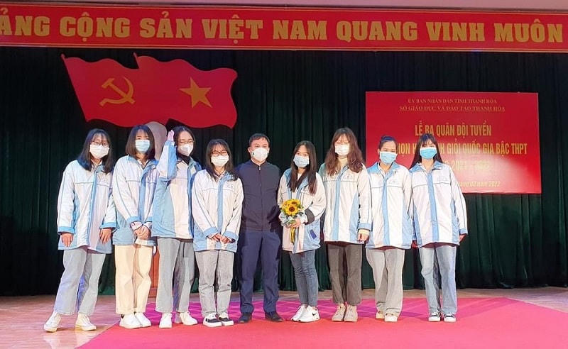 Đội tuyển Địa lý Trường THPT chuyên Lam Sơn tham dự Kỳ thi chọn học sinh giỏi Quốc gia năm học 2021-2022.