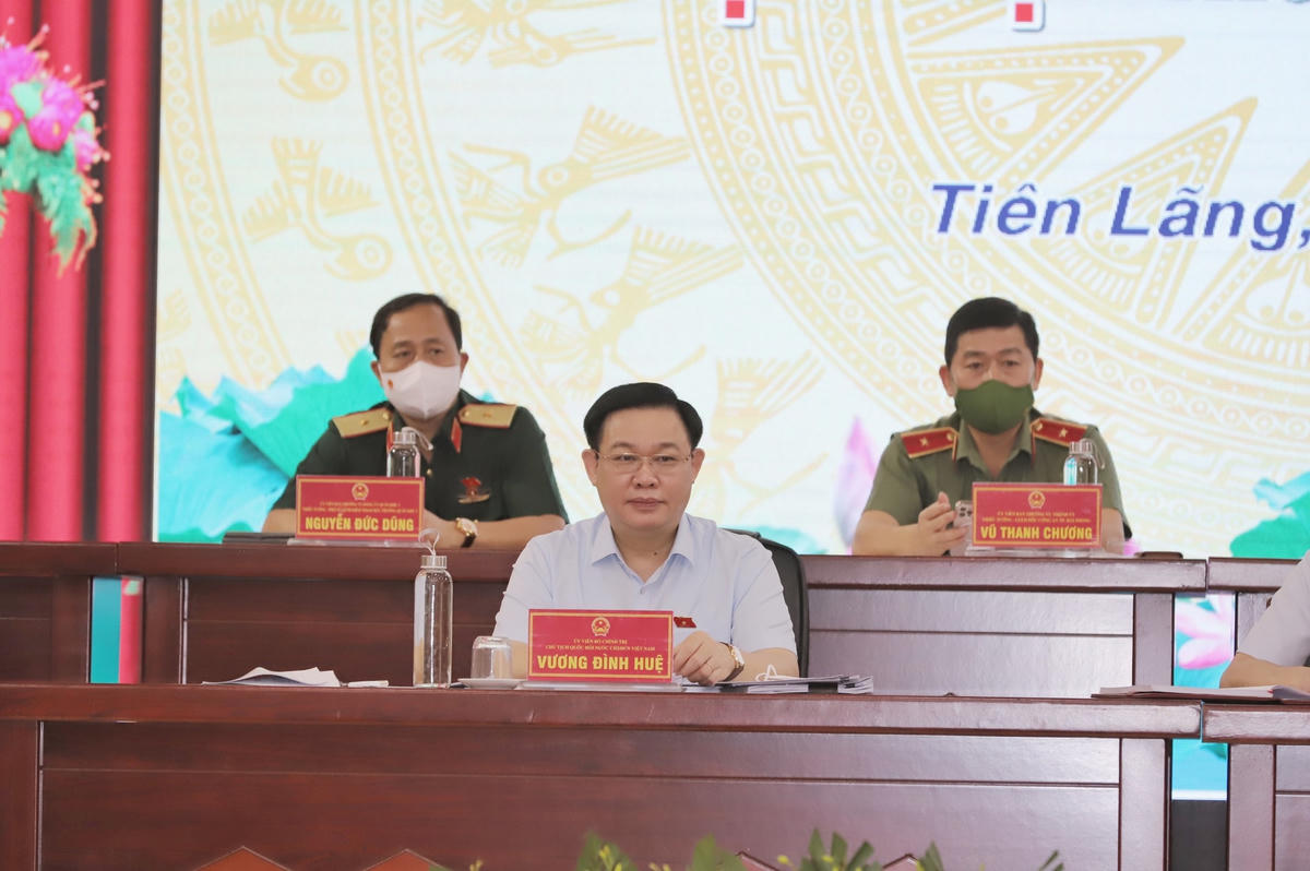 Chủ tịch Quốc hội Vương Đình Huệ tiếp xúc cử tri huyện Tiên Lãng (Hải Phòng).