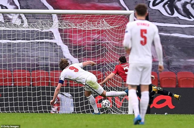 Harry Kane mở tỷ số cho đội tuyển Anh.  