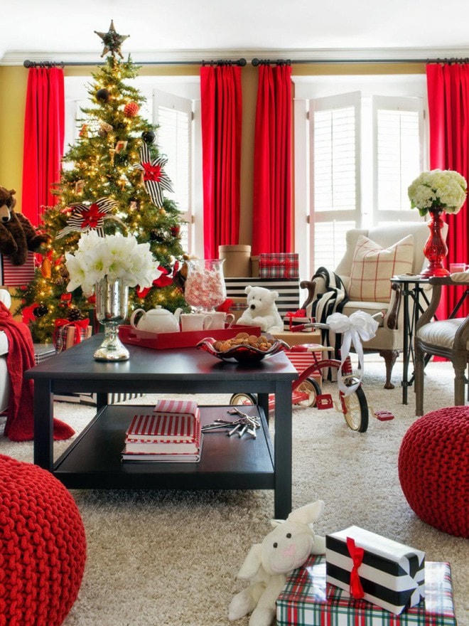 [ẢNH] Trang trí cây thông Noel lộng lẫy trong đêm Giáng sinh