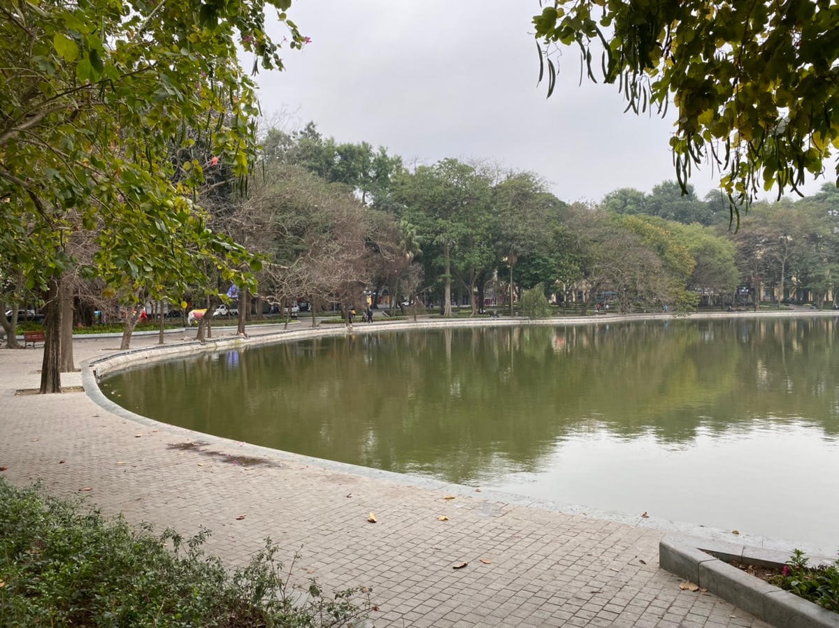 [ẢNH]: Hà Nội ngày đầu thực hiện đóng cửa quán ăn, hàng trà đá, cà phê