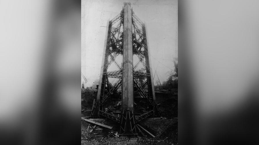 Việc xây dựng bắt đầu vào năm 1892 và nền móng đầu tiên - cao khoảng 45 mét đã hoàn thành ba năm sau đó. Ảnh: CNN.