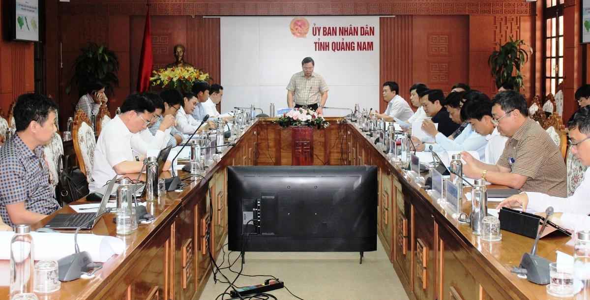 Quang cảnh buổi họp về quy hoạch vùng Đông Quảng Nam.