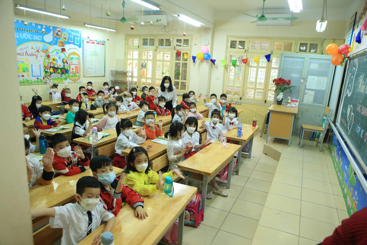 Trong quá trình học sinh trở lại trường, nếu tình hình dịch bệnh phức tạp và không đảm bảo an toàn, Ban chỉ đạo chống dịch cấp quận, huyện sẽ xem xét và quyết định có tiếp tục học trực tiếp hay không.
