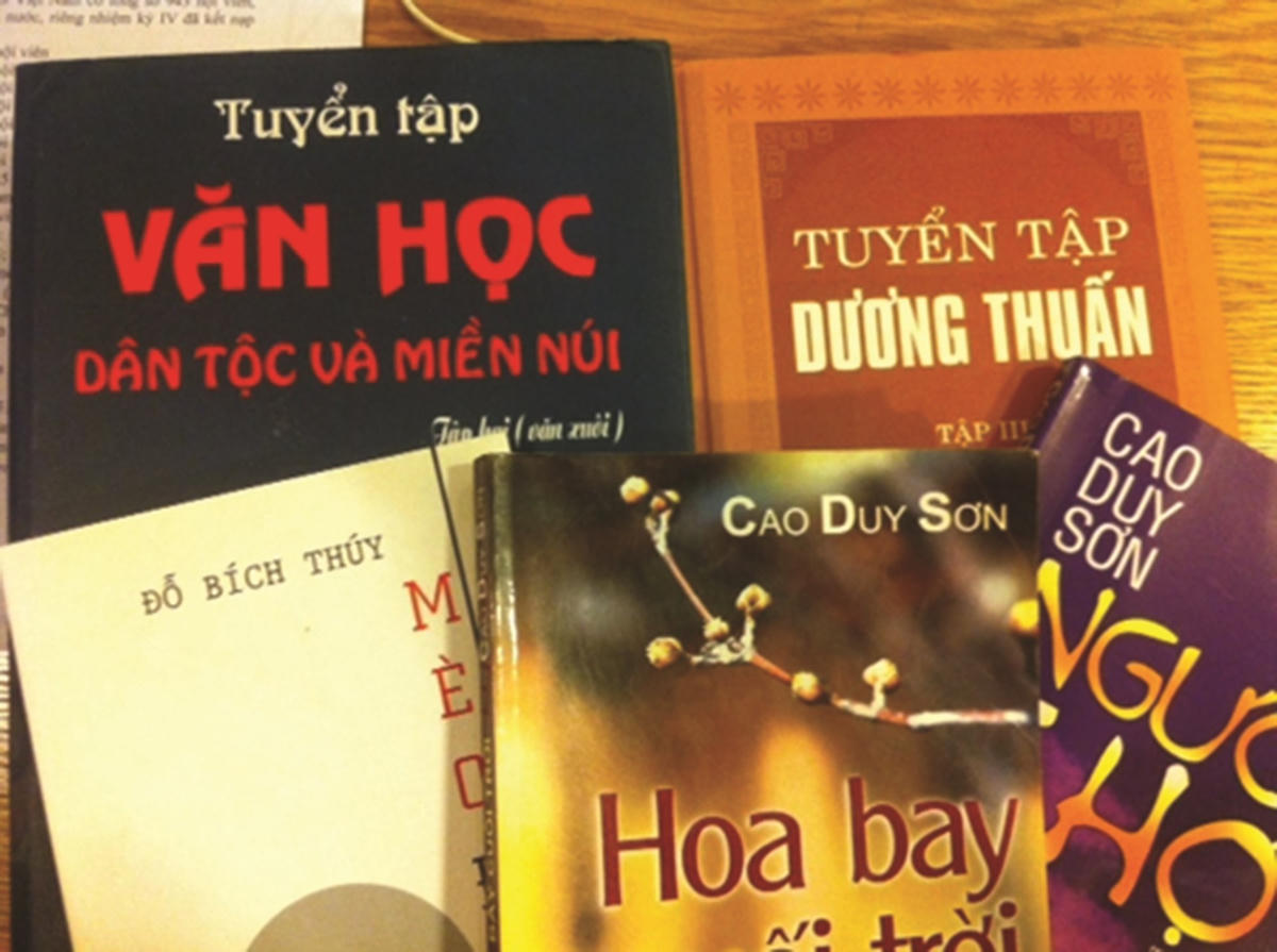 Phổ biến tác phẩm văn học tiêu biểu của các DTTS