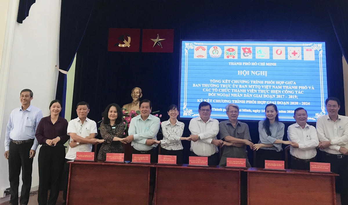 Mặt trận TP HCM và các tổ chức thành viên ký kết Chương trình phối hợp giai đoạn 2020 – 2024.