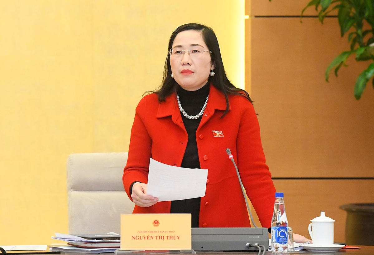 Phó Chủ nhiệm Ủy ban Tư pháp Nguyễn Thị Thủy phát biểu tại phiên giải trình.