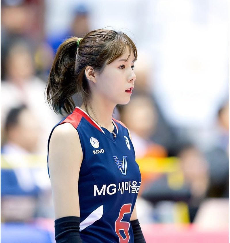 Tay chuyền hai của đội quốc gia Hàn Quốc sở hữu gương mặt giống như búp bê, với vẻ ngây thơ, trong sáng.