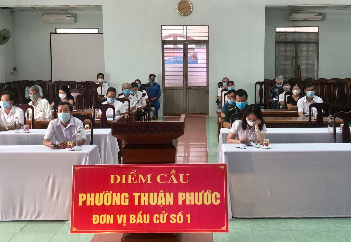 Cử tri tại 13 điểm cầu của quận Hải Châu (Đà Nẵng) mong muốn các ứng cử viên ĐBQH khóa X, sẽ phản ánh công tâm ý kiến, nguyện vọng chính đáng của cử cử tri đến Quốc hội. Ảnh Thanh Tùng.