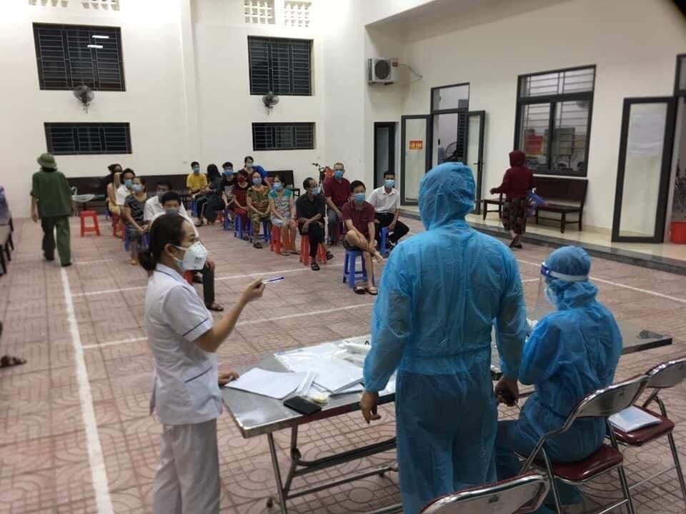 Người dân sống gần ca bệnh được xét nghiệm ngay trong đêm.