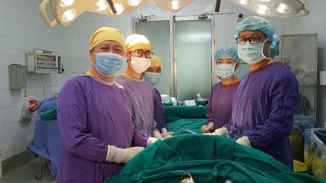 Kíp phẫu thuật cho người bệnh.