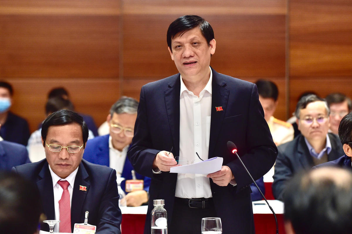Bộ trưởng Bộ y tế Nguyễn Thanh Long đã chủ trì họp trực tuyến với các điểm cầu Hải Dương, Quảng Ninh. Ảnh: Quang Vinh.