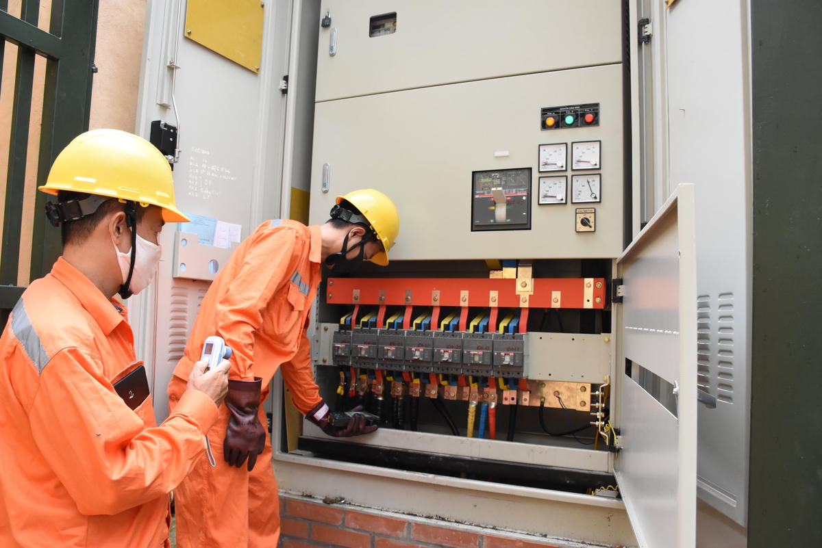 EVN liên tục giảm giá điện hỗ trợ kịp thời cho người dân nhằm giảm bớt khó khăn về tài chính.