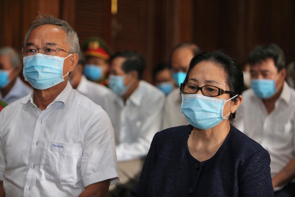 Bị cáo Dương Thị Bạch Diệp và cựu Phó Chủ tịch UBND TP HCM Nguyễn Thành Tài tại tòa.