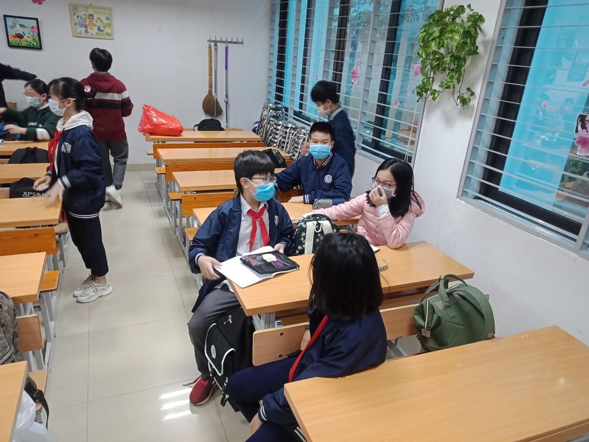 Học sinh Hà Nội ngày đầu đến trường sau kỳ nghỉ Tết dài