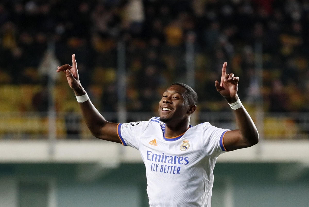 Alaba ghi bàn mở tỉ số cho Real Madrid từ tình huống đá phạt (Ảnh: Reuters).