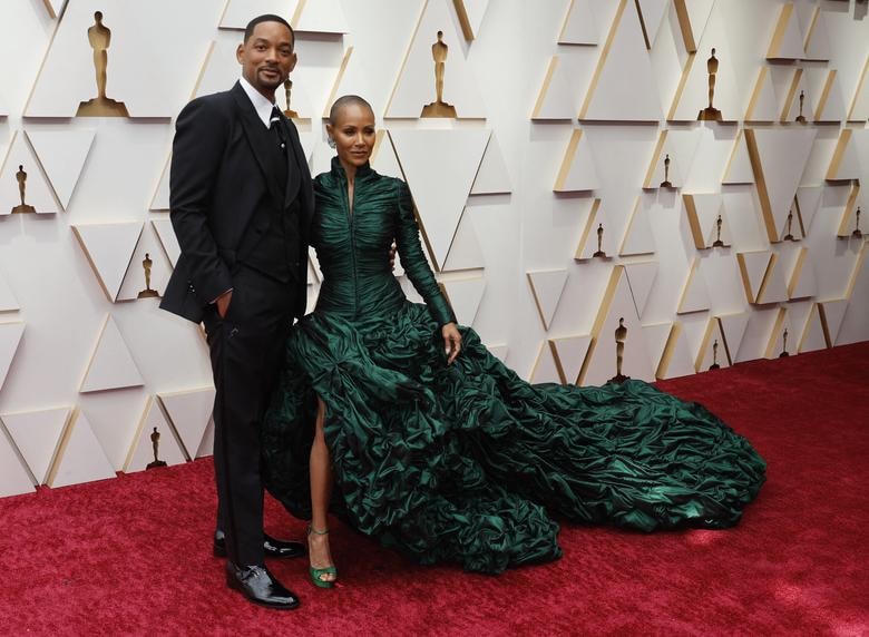 Cặp vợ chồng nổi tiếng Will và Jada Pinkett Smith thu hút sự chú ý của truyền thông với váy dài quét đất của Jean Paul Gaultier Couture. Tài tử Will Smith được đánh giá là đang tiến rất gần tượng vàng dành cho nam chính.