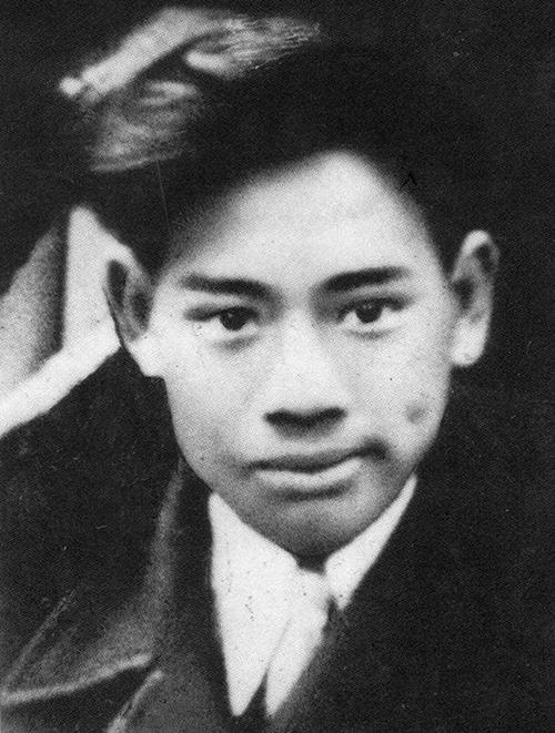 Nhà thơ Hoàng Lộc thời học sinh trường Bưởi.