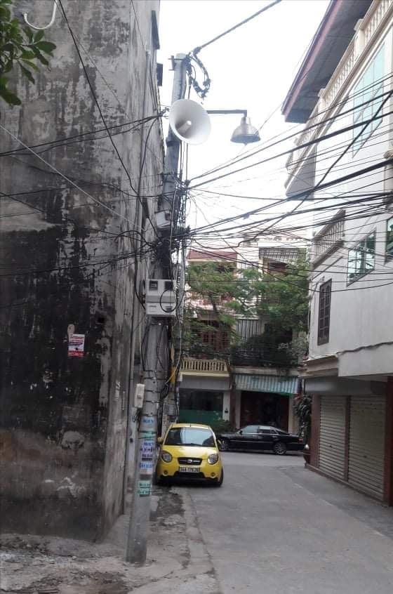 Loa công cộng được gắn thêm tại nhiều ngõ